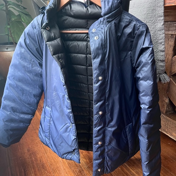 Athleta reversible lightweight puffer jacket - Picture 3 of 4